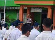 Upacara di sekolah, Polres Kutim Kenalkan Disiplin Dini ke Pelajar