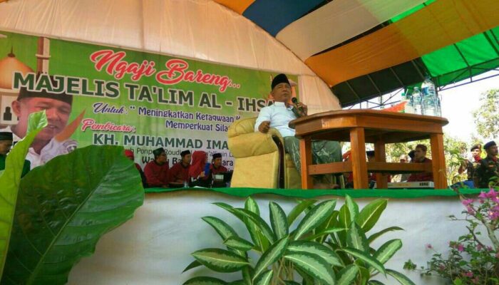 Majelis Ta’lim Al-Ihsan Wahau Kongbeng Ngqji Bareng  KH. Muhammad Imam Syairozi
