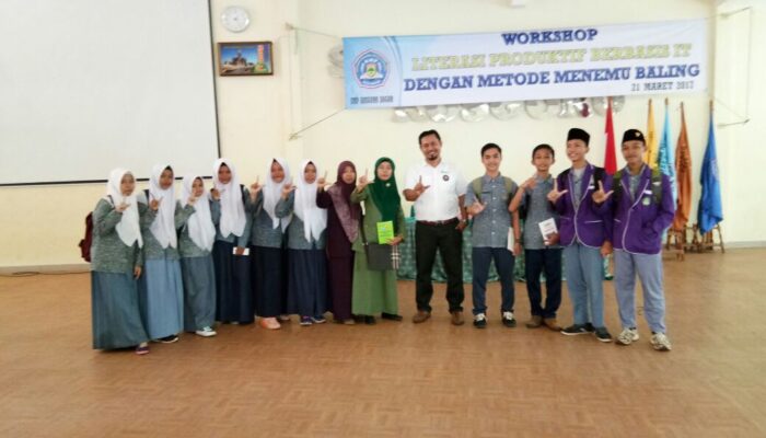 SMP Kosgoro Bogor Menggelar Workshop Menemu Baling untuk Para Siswa
