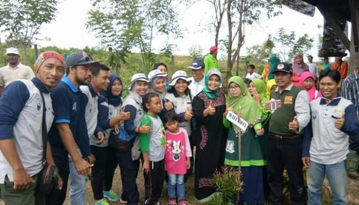 Milad SD Alam Baiturahman Bontang Tanam 1.000 Pohon