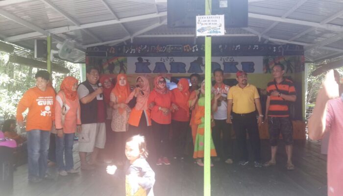 Kemesraan Alumni UNM di Taman Wisata Mangrove Bontang