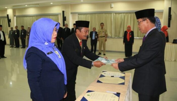 20 Pejabat Administrator dan Pengawas Provinsi Kaltim Dilantik