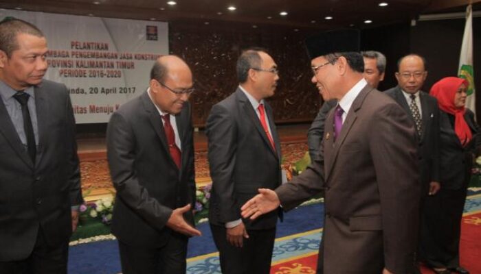 Rusmadi  Lantik Pengurus LPJK Kaltim, LPJK Memiliki Peran Strategis Percepatan Pembangunan