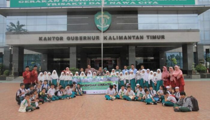 SD Islamic Center Samarinda Kunjungi Kantor Gubernur Kaltim
