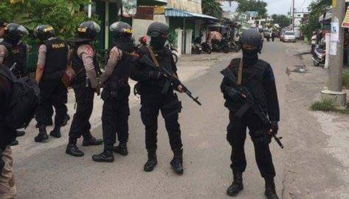 Densus 88 Tangkap 3 Terduga Teroris di Lamongan