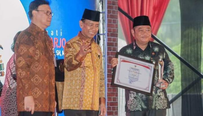 Kinerja Terbaik Tiga Tahun Berturut–Turut, Bupati Sidoarjo Terima Penghargaan Parasamya Purnakarya Nugraha