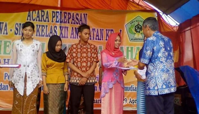 Kelas XII SMA Negeri 2 Muara Wahau Gelar Pesta Perpisahan