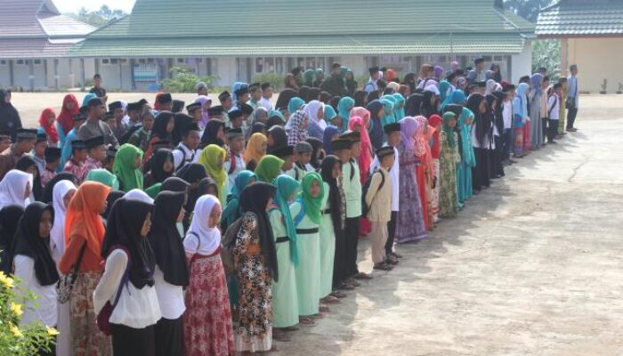 215 Santri Ikuti Ujian Calon Wisudawan DPK BKPRMI Kongbeng 2017