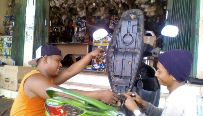 Mekanik Profesional Saat Service Motor di Kongbeng Baru Motor