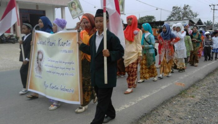Pawai Budaya Peringatan Hari Kartini 2017 Desa Wahau Baru