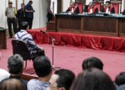 Hakim Vonis Ahok 2 Tahun Penjara