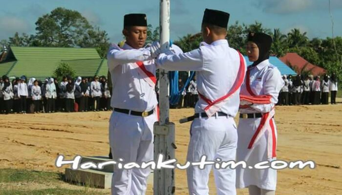 Hardiknas Kongbeng Diselingi Pemberian Penghargaan Bagi Siswa Berprestasi