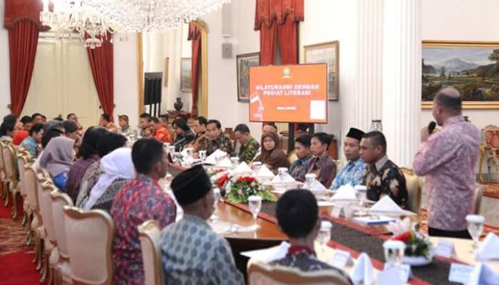 Apresiasi Pegiat Literasi, Presiden Mau Biaya Kirim Buku Gratis