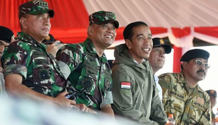 Presiden Jokowi Sangat Bangga Kepada TNI Saat Saksikan Latihan PPRC TNI