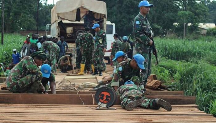 Kontingen Garuda Renovasi Jembatan di Desa Sibut-Afrika