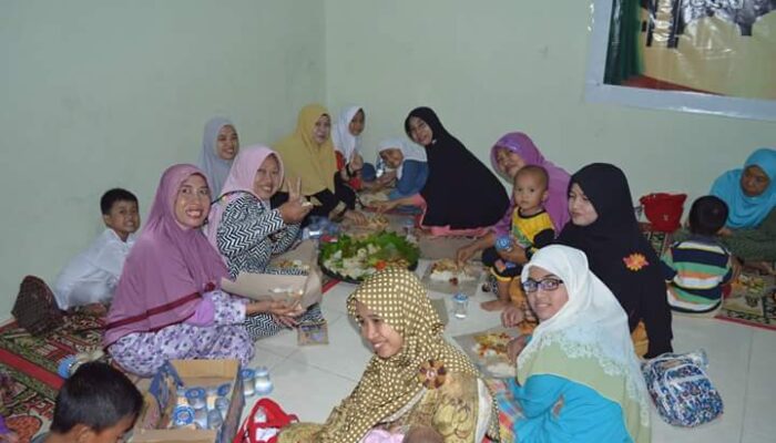 Warga Sekitar Musholla Jaami’ul Muhtadiin Margo Santoso Sangatta Adakan Acara Megengan