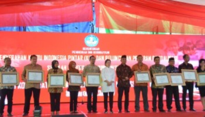 Menko PMK: Akan Ada Sertifikasi Guru SMK