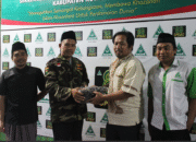 Buka bersama ANSOR, Uce prasetyo serahkan bantuan seragam BANSER.