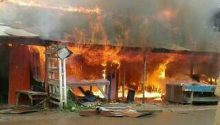 Barakan dan Warung Kopi di Jalan Murung Raya Terbakar