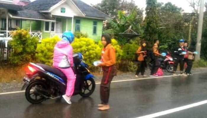 Pramuka SMP N 1 Muara Wahau Bagi – Bagi Takjil