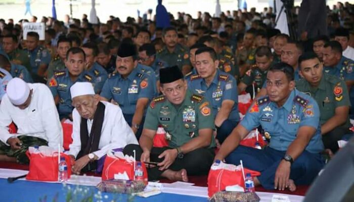 Panglima TNI Buka Puasa Bersama Ribuan Masyarakat Jawa Timur