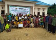 Baznas Kutim Salurkan Zakat kepada Pemulung TPA