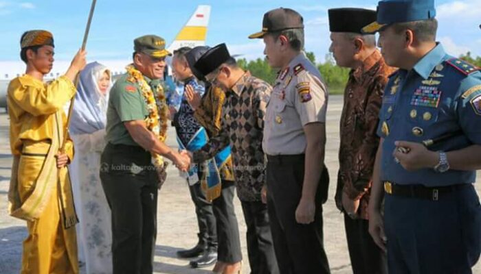Gubernur Kaltara Irianto Lambrie Sambut Kedatangan Menhan dan Panglima TNI