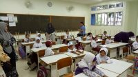 Hari Pertama Sekolah, Orang Tua Antar Siswa Baru