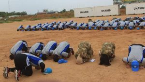 Pasukan Garuda Sujud Syukur di Lapangan Apel Indobatt-03  