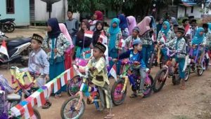 Kongbeng Awali Peringatan HUT RI ke72 dengan Bersepeda Hias