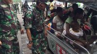 Satgas Kesehatan TNI Masuki Kampung-Kampung Terpencil di Asmat