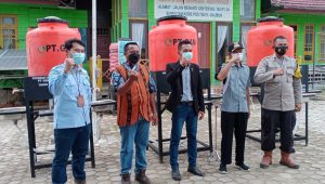 PT GAM Bagikan Masker, Hand Sanitizer dan Wastafel Portable Untuk Rumah Ibadah Di Kecamatan Kaubun