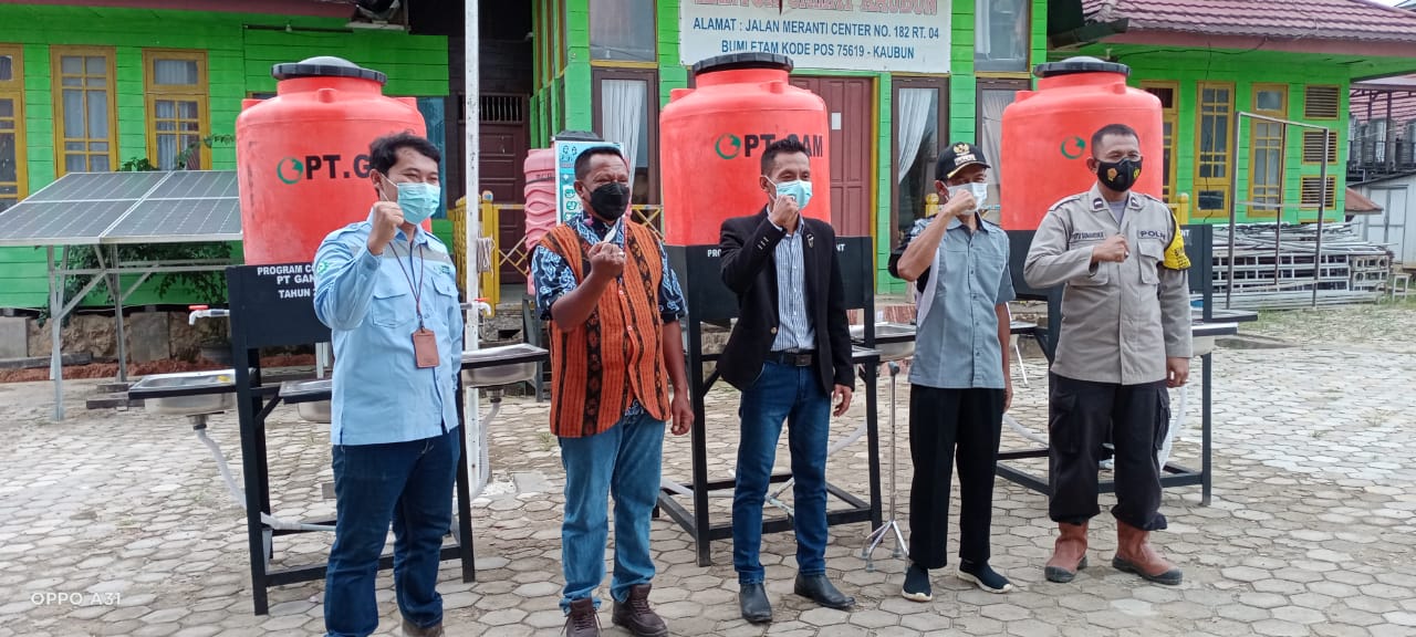 PT GAM Bagikan Masker, Hand Sanitizer dan Wastafel di Kec. Kaubun