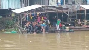 Selamatkan Motor Tercebur, Ponton Sangatta Ikut Tenggelam