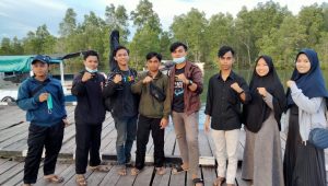 Santai di Pantai Kenyamukan, Mahasiswa PAI Gali Pemikiran Tokoh Pendidikan Dunia