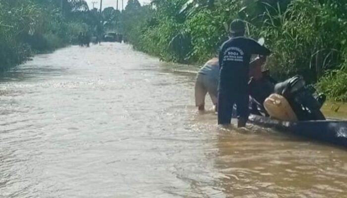 Banjir Merendam Rumah Warga dan Memutus Akses Jalan Di Muara Bengkal