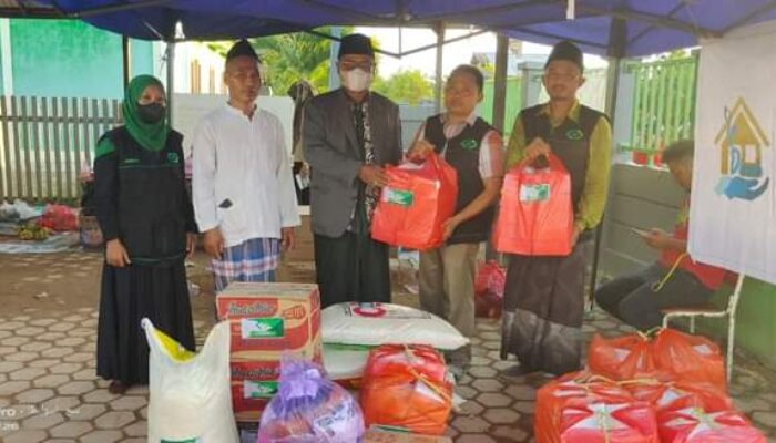 Lazisnu Kutai Timur Berikan Bantuan Kepada Korban Kebakaran