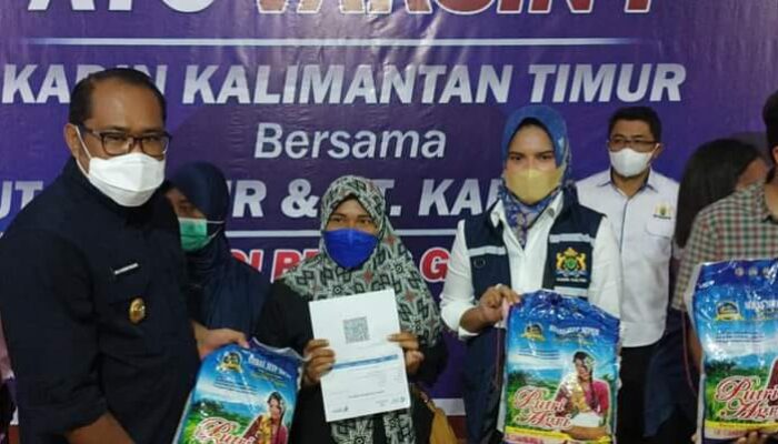 Wabup Kutim Tinjau Langsung Vaksinasi Masal