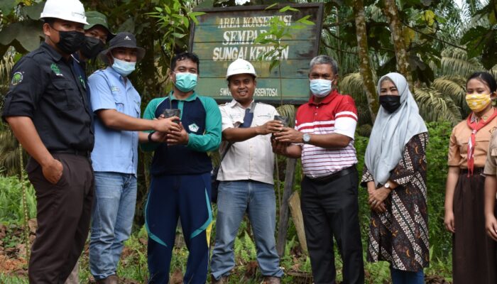 Menanamkan Karakter Siswa SMP Dharma Utama Sejak Dini Melalui Program Sekolah Adiwiyata
